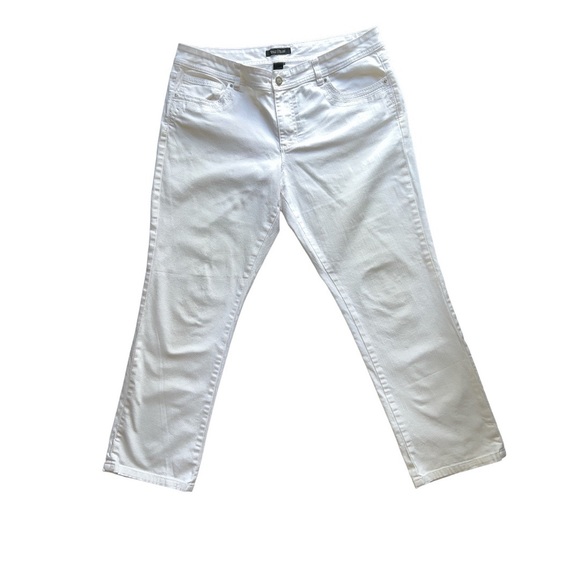 WHITE HOUSE BLACK MARKET "FEEL
BEAUTIFUL" Capris W/Stitching & Sequins SZ 16 - Picture 1 of 13